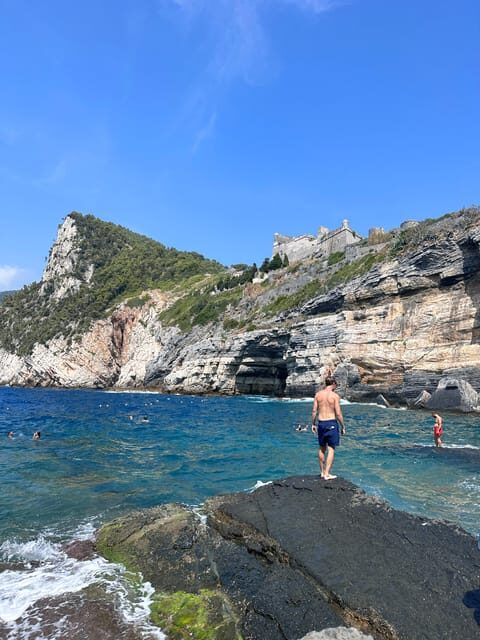 Cinque Terre Giro in Barca 4/8 ore con cibo e bevande - What the transfers and towels mean for your comfort