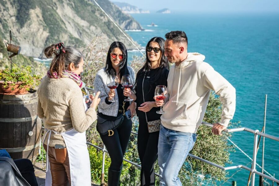 Riomaggiore: Cooking Class at a Local's Home - Eating what you cooked, with local wine pairings